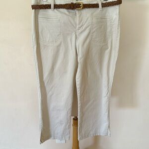 American Eagle Outfitters crème stretch capris denims.